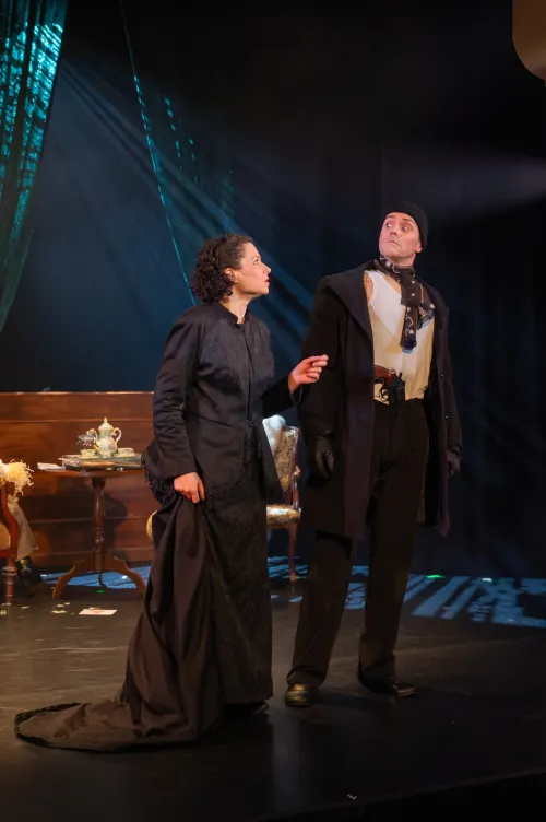 Juniperus, Sherock Holmes und der ...Stein!?