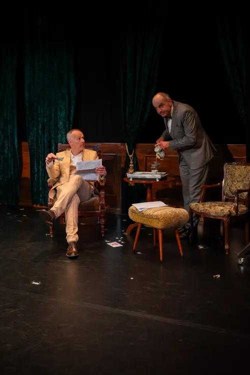 Juniperus, Sherock Holmes und der ...Stein!?